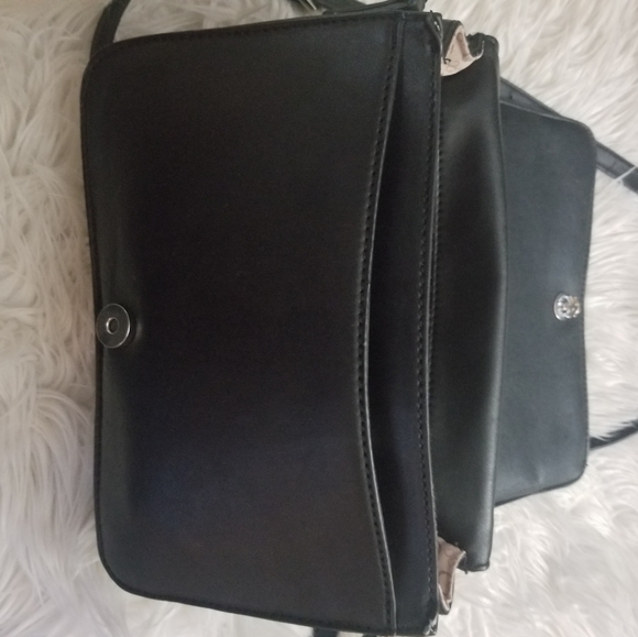 Guess Purse - Picture 5 of 6